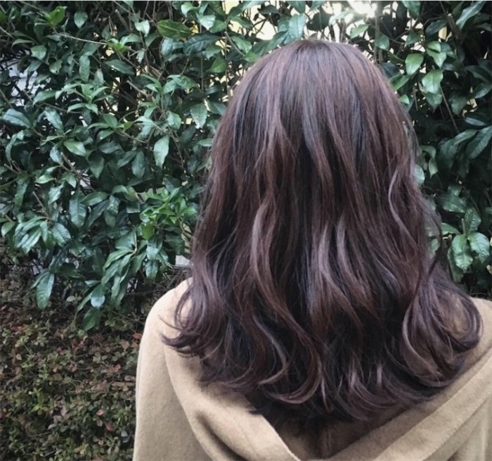 上品さが際立つパープルブラウンカラー