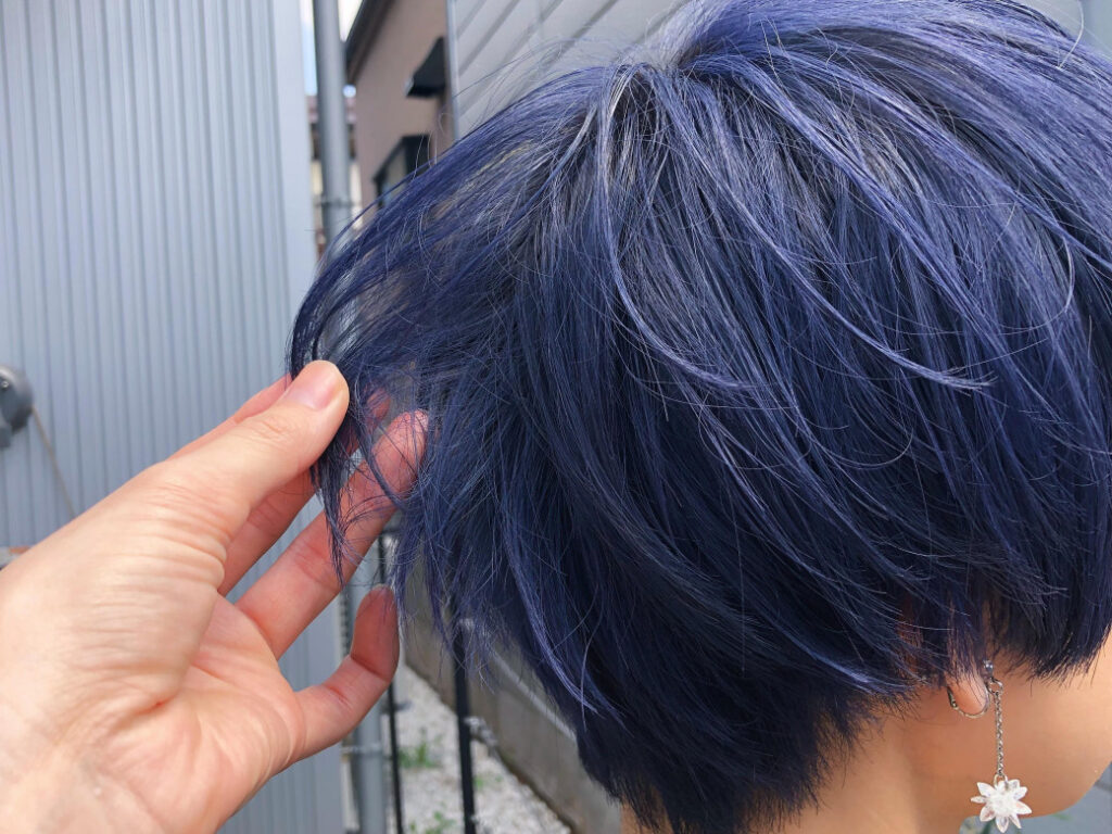 21夏トレンド 大人気流行ブルージュ ネイビー 青髪 ブルー系ヘアカラーで赤みを消して透明感を出そう