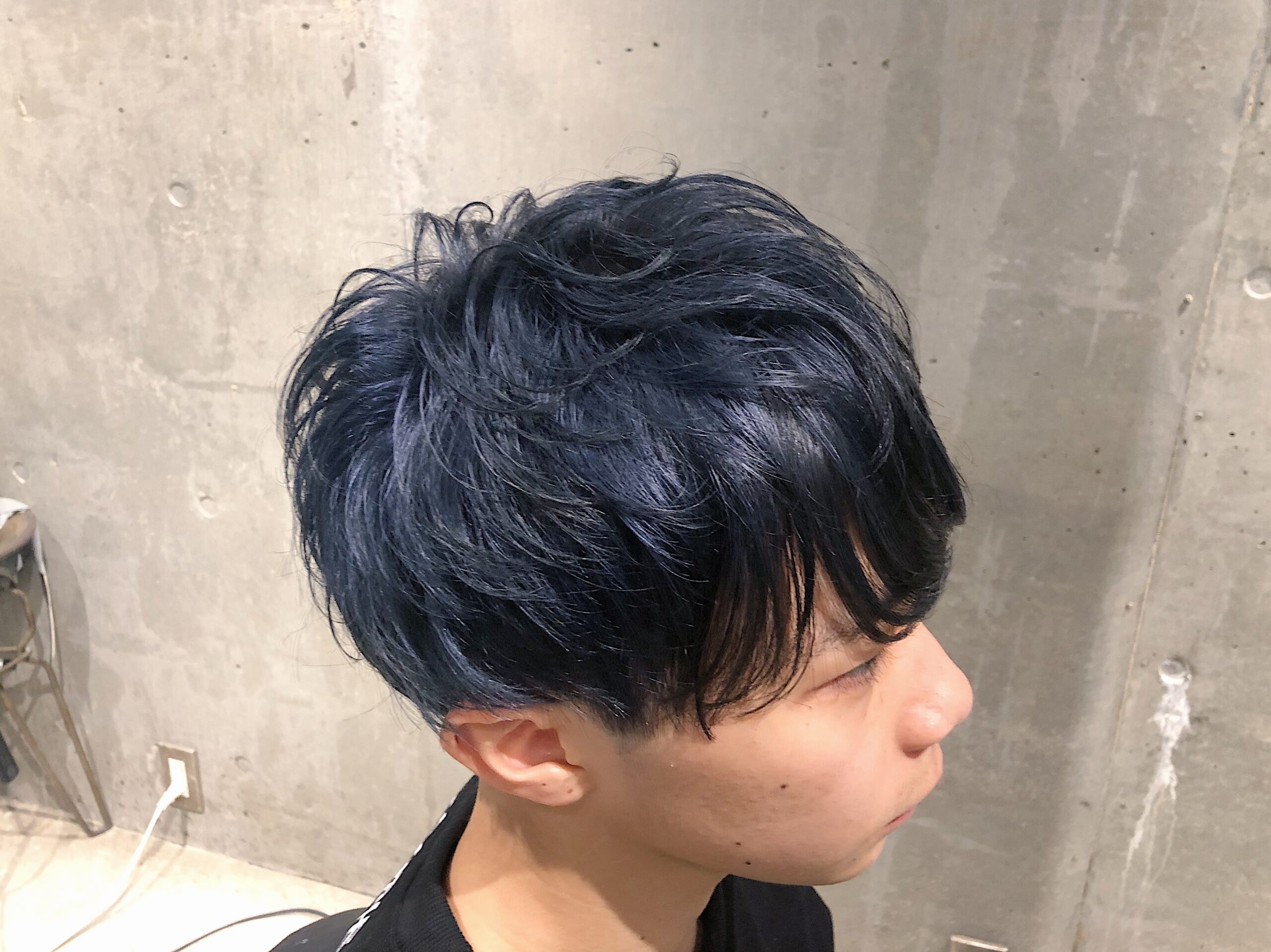 ブルーブラック×メンズの人気ヘアカタログ8選!ブリーチあり・なしの違いも解説