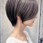 白いハイライトで透明感のある髪色に！ヘアカタログ8選＆色落ち対策を紹介