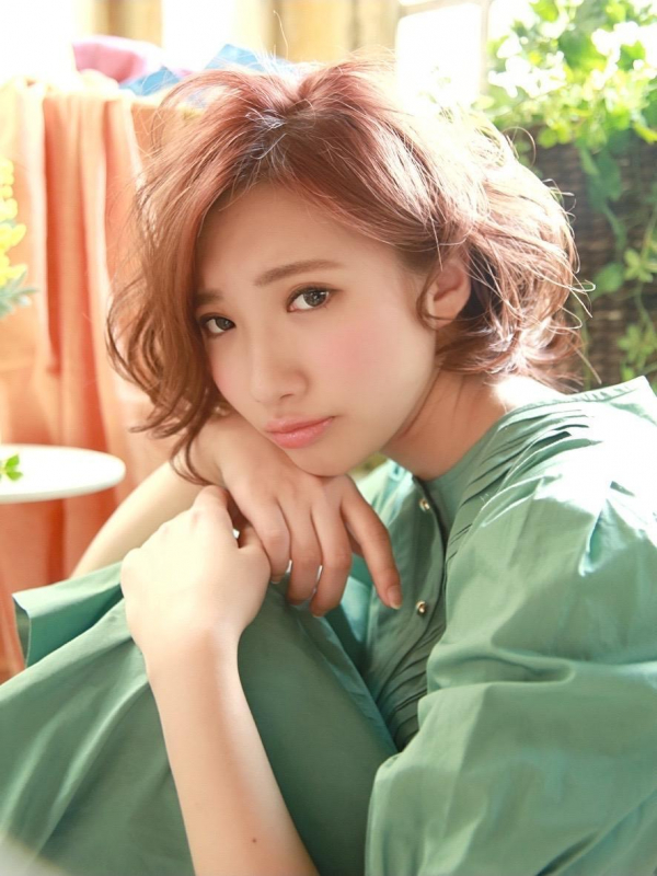 ピンクベージュのヘアカラーカタログ17選!ブリーチあり・なし別に紹介