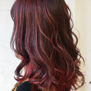 赤メッシュのヘアカタログ13選!似合う人・入れ方・色持ちまで徹底解説