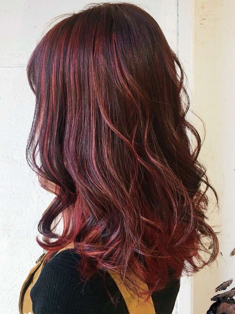 赤メッシュのヘアカタログ13選！似合う人・入れ方・色持ちまで徹底解説