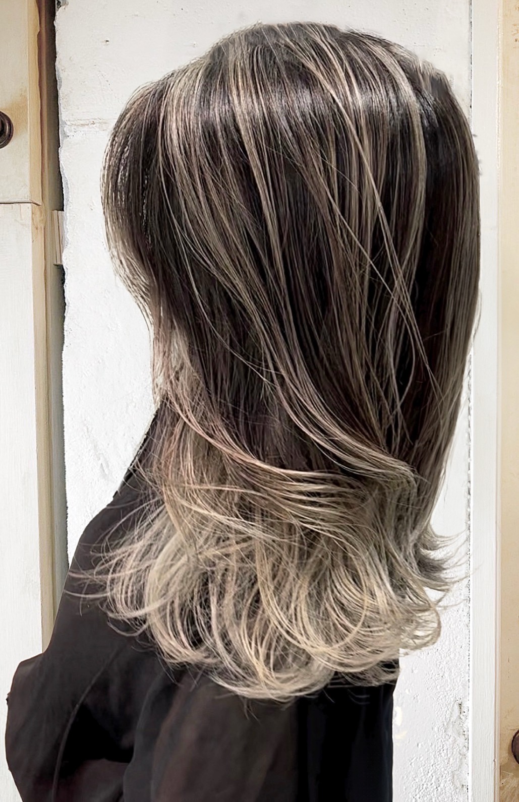 【長さ別のヘアカタログ13選】ハイライト×インナーカラーの垢抜け感ヘアを解説
