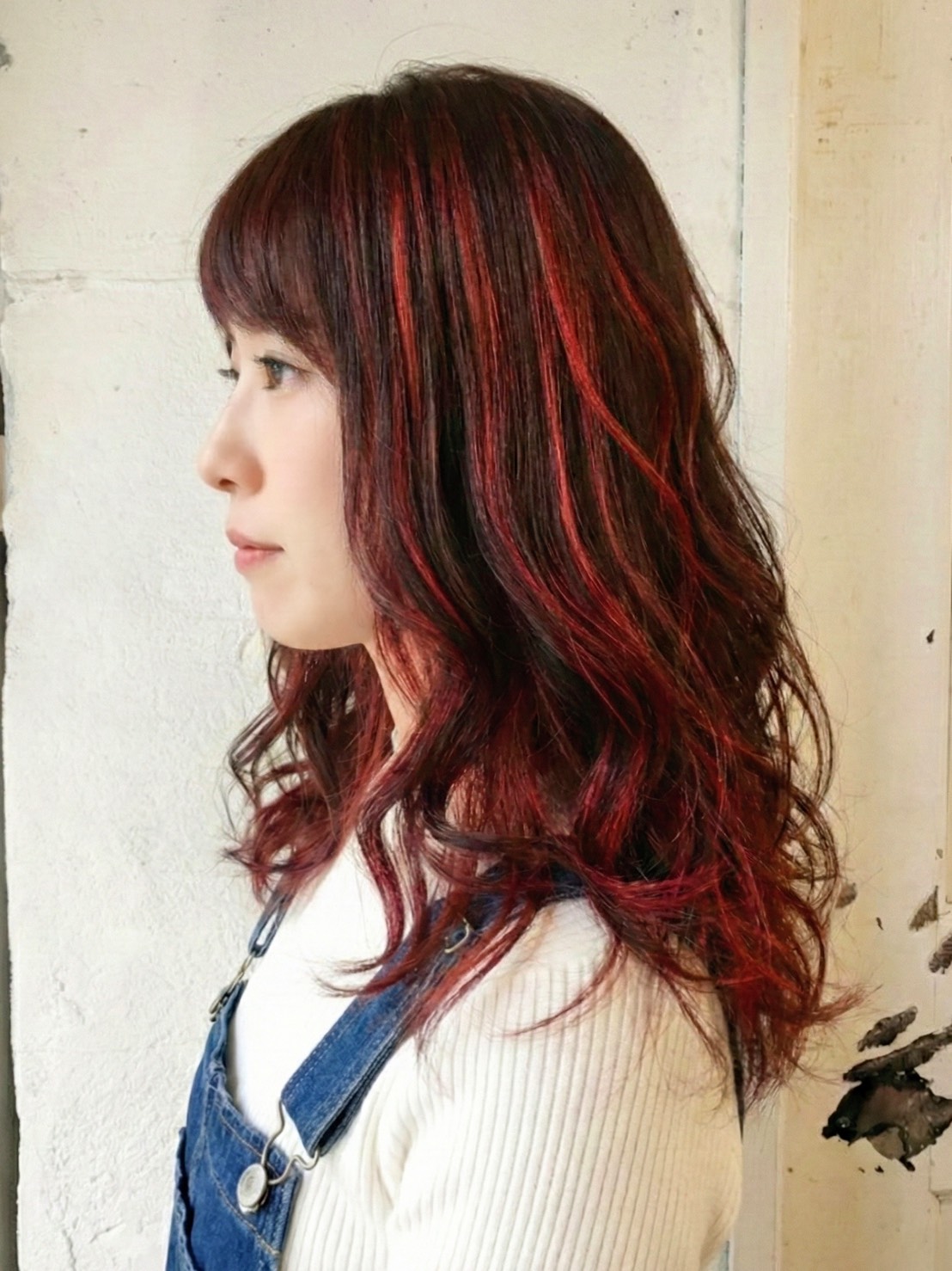 赤メッシュのヘアカタログ13選！似合う人・入れ方・色持ちまで徹底解説