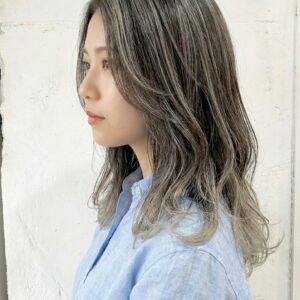 【長さ別のヘアカタログ13選】ハイライト×インナーカラーの垢抜け感ヘアを解説