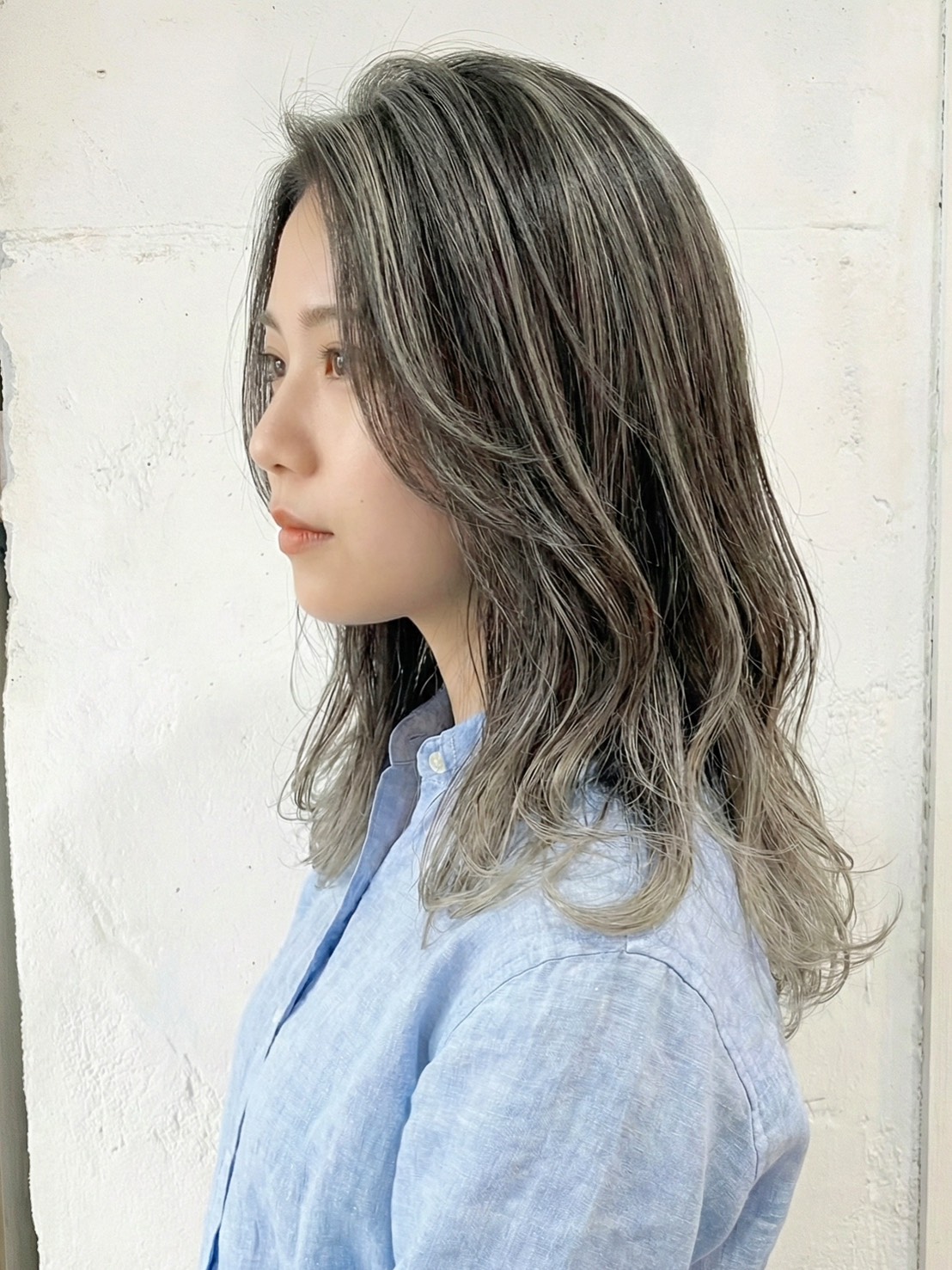 【長さ別のヘアカタログ13選】ハイライト×インナーカラーの垢抜け感ヘアを解説