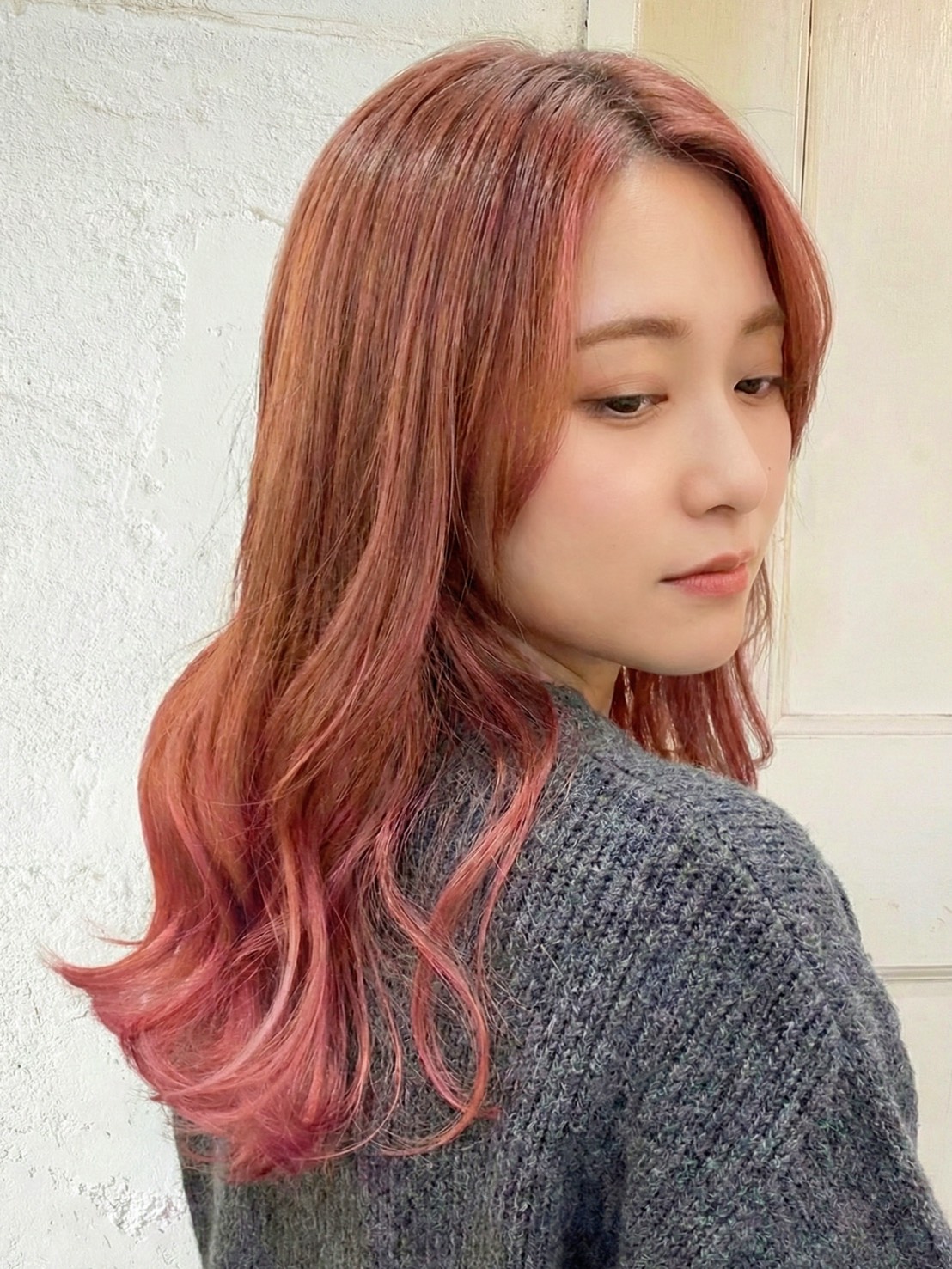 【明るめ＆暗め】オレンジピンクのグラデーションカラーカタログ11選