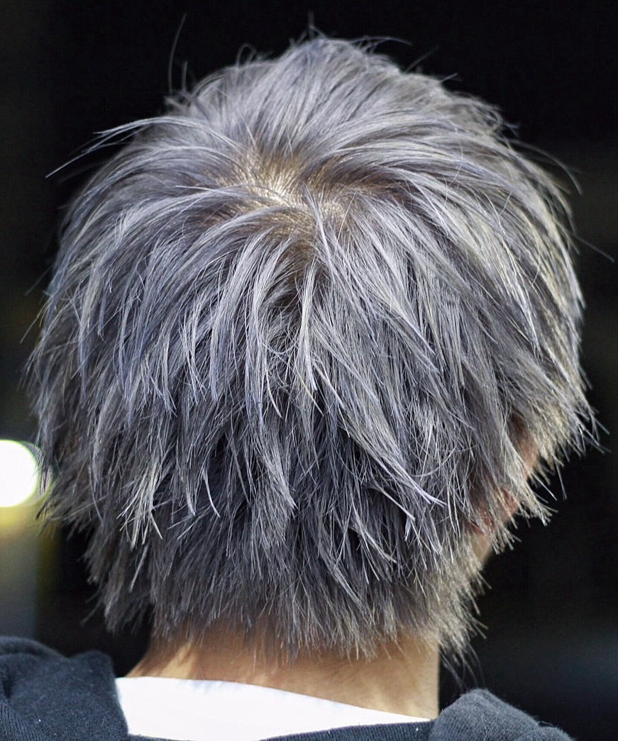 【メンズ】アッシュグレー実例集11選!似合う人や色落ちまで徹底解説