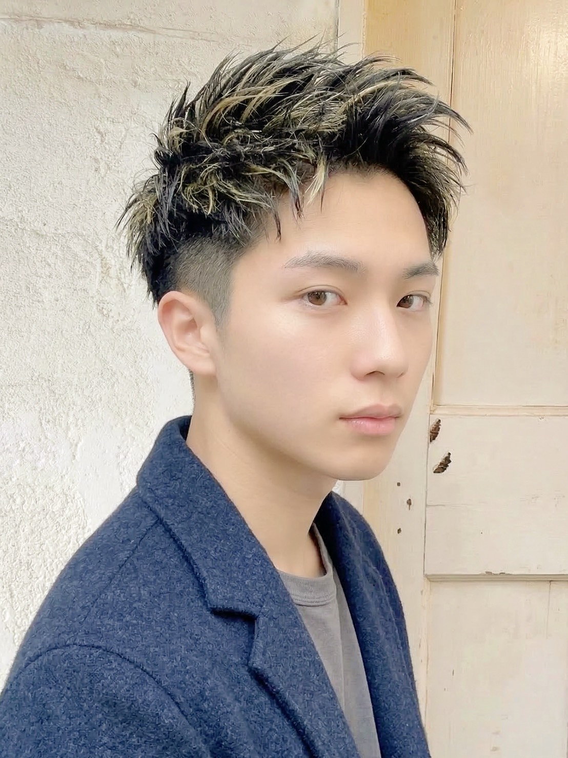 金メッシュのヘアカタログ15選！ベースの色やメッシュ多め・少なめ別に紹介