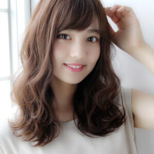 どんな髪色？アッシュベージュの色見本12選！明るめ・暗めトーン別に紹介