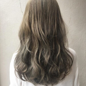 どんな髪色？明るめオリーブベージュの色見本12選！似合う人も紹介