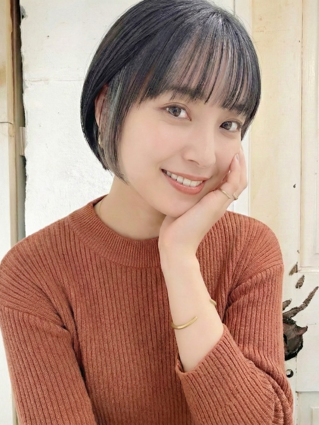 【髪の長さ別】白のインナーカラー人気ヘアカタログ7選！綺麗に染める方法も解説