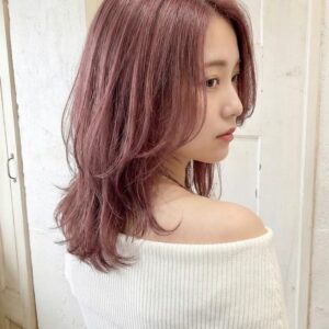 ミディアム×ピンクベージュの実例集14選｜ 大人可愛い最旬スタイルを紹介